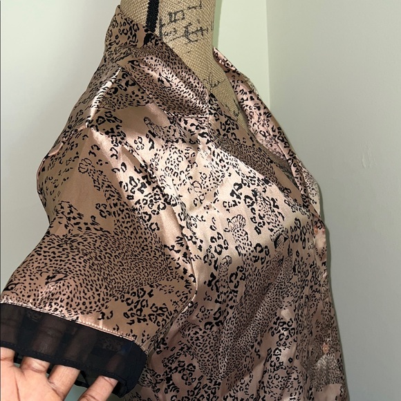 Elegant Leopard Print Satin Pajama Set - Picture 2 of 5